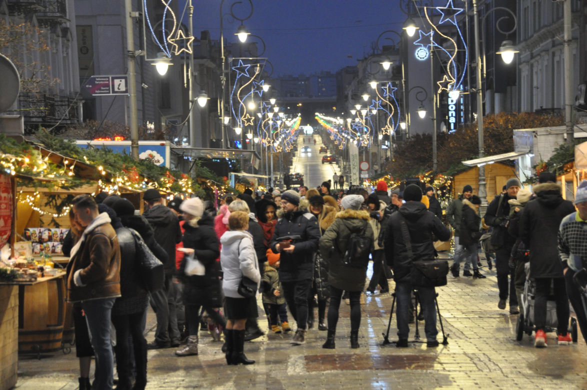 Świąteczne iluminacje na deptaku i Placu Artystów w Kielcach