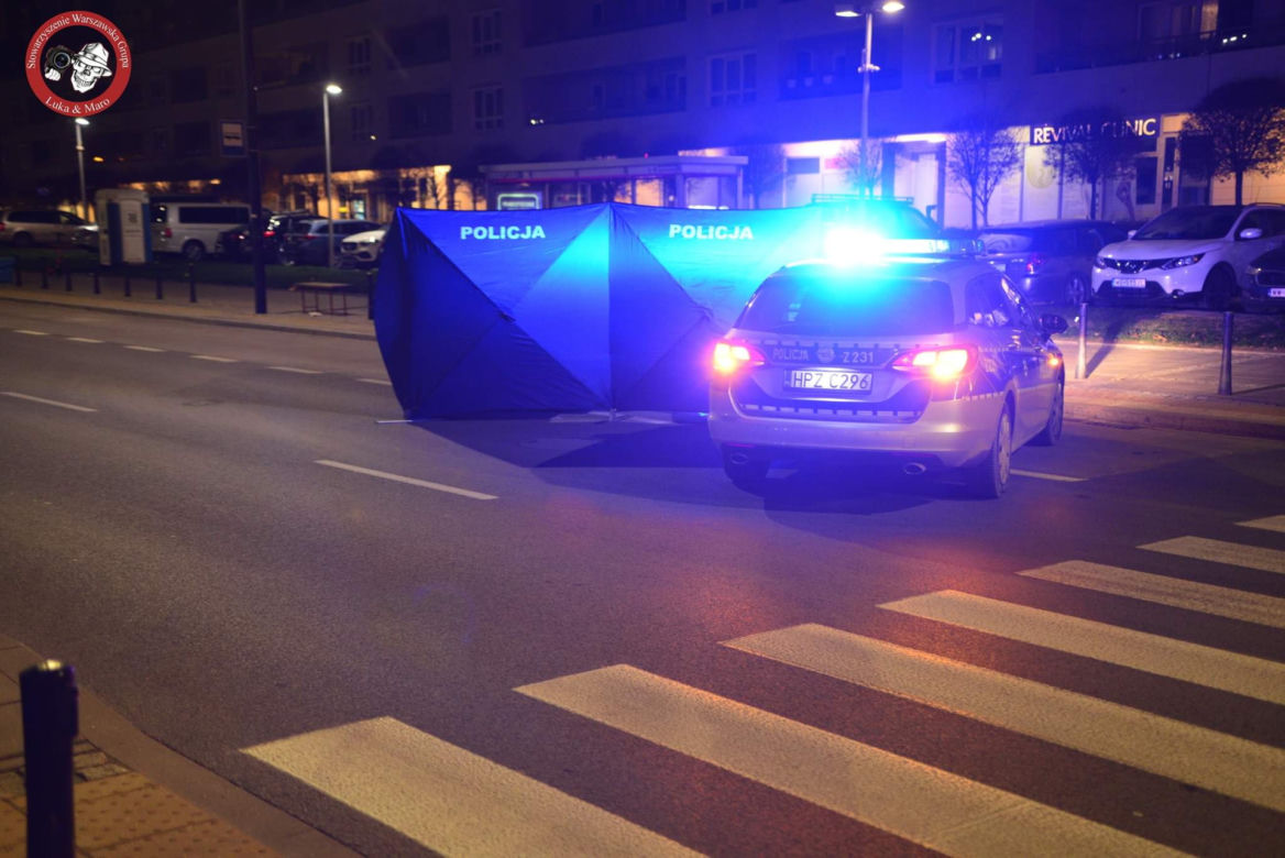 Rozwoził kanapki, nagle zjechał z drogi i skosił słupki. Nie żyje