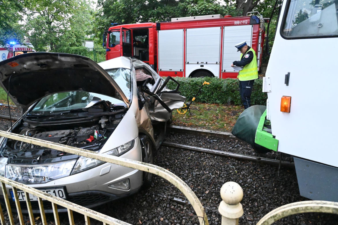 Wypadek na Krzekowie. Tramwaj zderzył się z samochodem