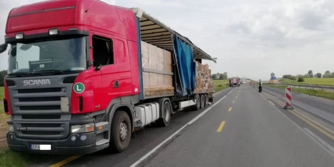 Kolizja TIRów na „Gierkówce”: Jeden z kierowców zasnął i zjechał na przeciwległy pas