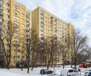 Blok z wielkiej płyty przy Marsylskiej 3 w Warszawie