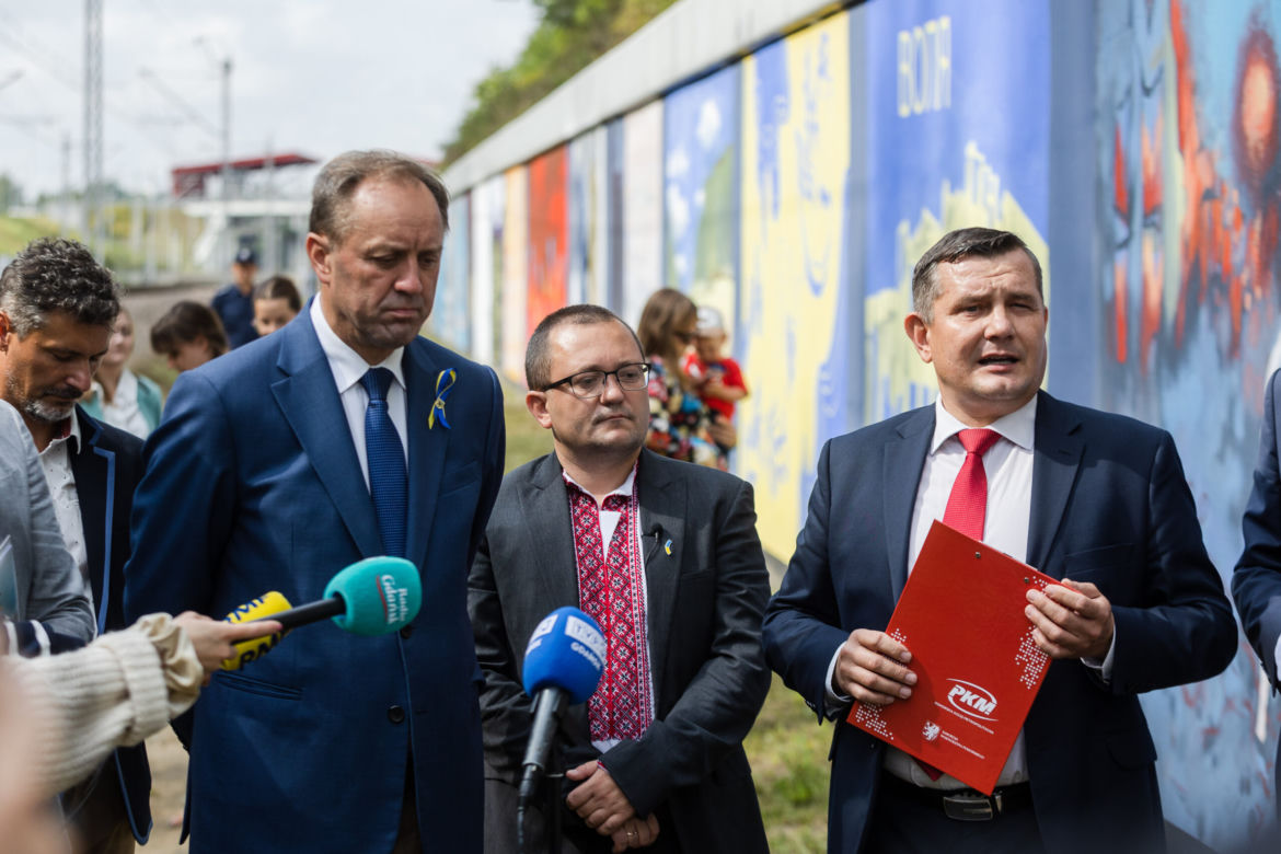 Pies Patron, Bracia Kliczko oraz Putina: Antywojenne murale przy linii PKM robią furorę! [ZDJĘCIA]