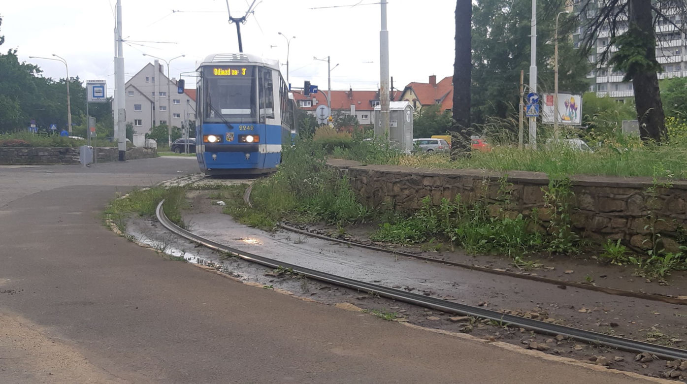 Zielone torowisko i remont pętli na Karłowicach