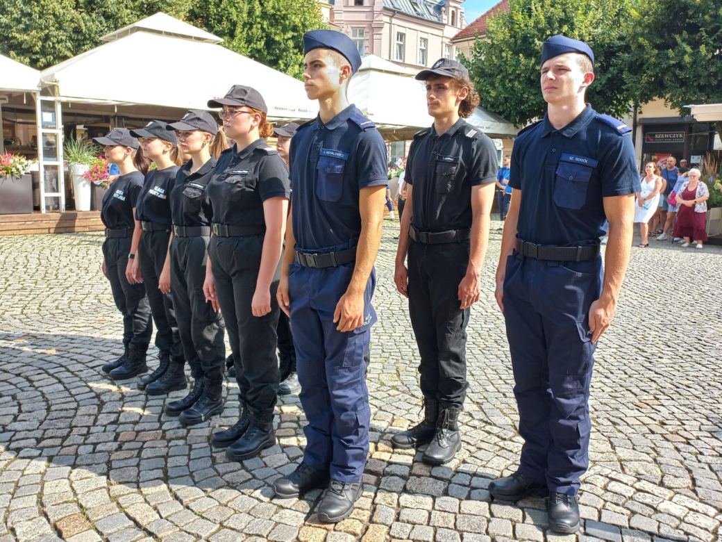 Trwają obchody Święta Policji w Lesznie. Świętują policjanci i policjantki