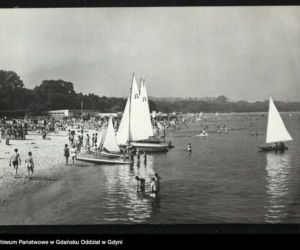 Golizna na plaży w czasch PRL