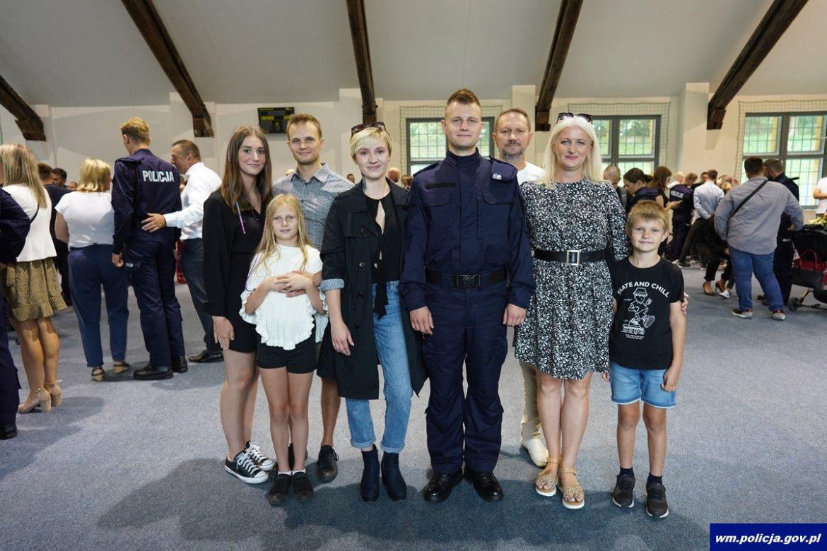 Ślubowanie nowych policjantów w Olsztynie. W szeregi wstąpiło 47 funkcjonariuszy [ZDJĘCIA]
