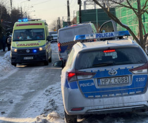 Wstrząsające odkrycie w zrujnowanym domu w Ursusie. Dwa zamarznięte ciała na łóżkach