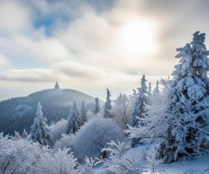 Święty Krzyż wita Nowy Rok. Co skrywa mroźna Narnia?