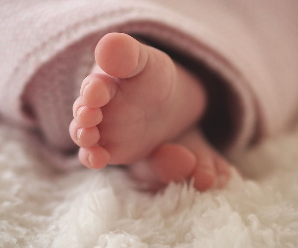 Olsztyn. Kompletnie pijani opiekowali się 5-miesięcznym dzieckiem. Sprawą zajmie się sąd rodzinny