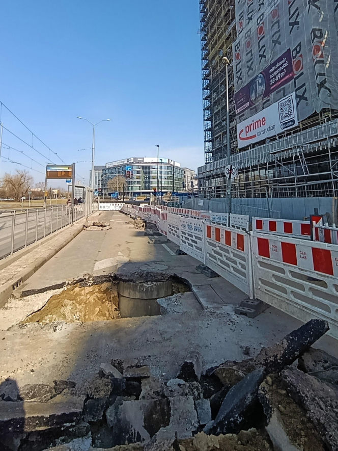 Zapadlisko na al. Powstańców Wlkp.