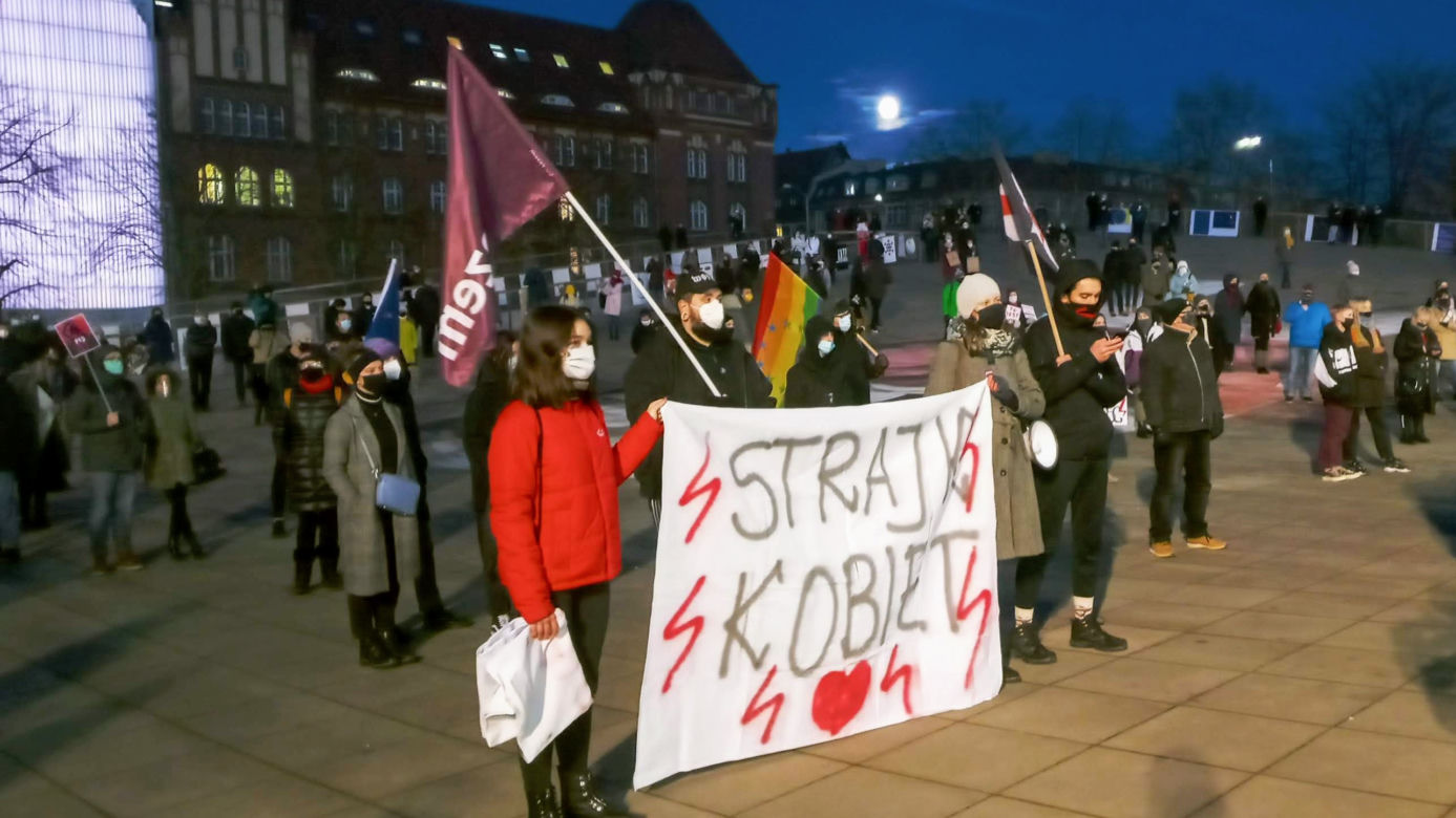 Strajk Kobiet w Szczecinie: Manifestacja na placu Solidarności - 28.01.2021