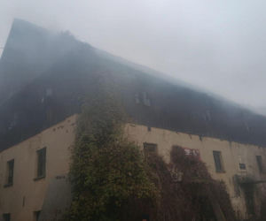 Chciał ukraść miedź, omal nie zginął. Dramat w starym młynie pod Puławami