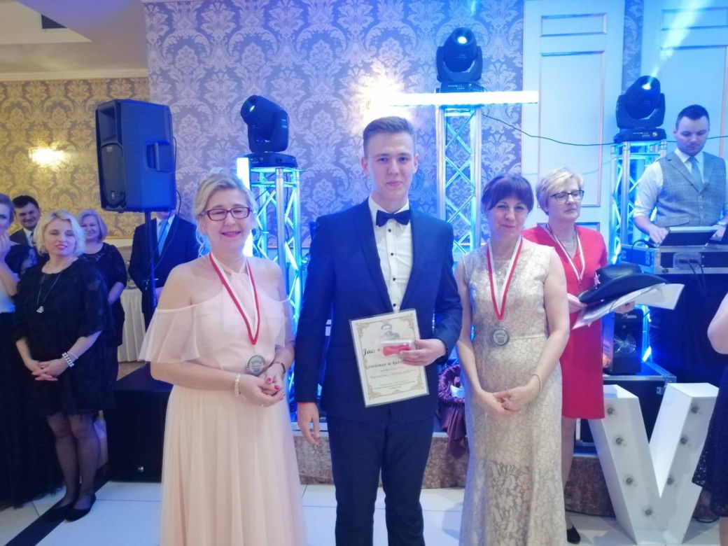 Studniówka 2020. V LO w Białymstoku w Dworku Tryumf 