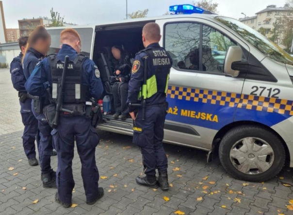 Tajemnicza noc 16-latki w Warszawie. Znaleźli ją przemarzniętą na ławce. Nie pamiętała, jak tam trafiła!