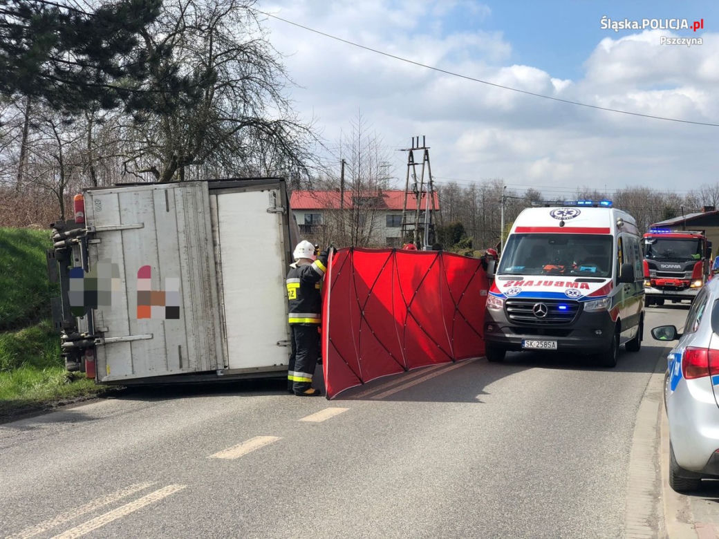 Tragiczny wypadek w Krzyżowicach. Kierowcy nie udało się uratować