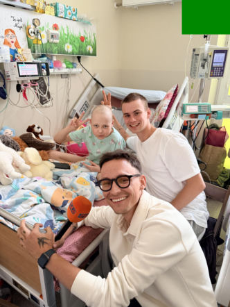 Maja nagrała piosenkę z Łatwogangiem. Influencer spełnił marzenie chorej dziewczynki 