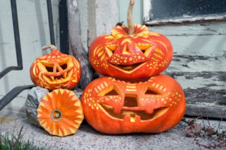 Dekoracje na Halloween: rzeźby z dyni. WIDEO