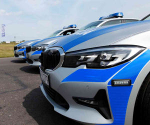 Policjanci przechodzą szkolenia z jazdy oznakowanymi BMW serii 3
