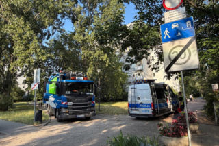 Dramat na Żoliborzu. Śmieciarka potrąciła 90-latka. Senior walczy o życie