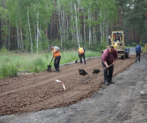 Gmina Bełchatów: Już za tydzień droga równa jak stół? Drogowcy uwijają się z naprawą  [FOTO]