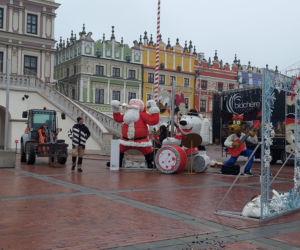 Bajkowa instalacja przed zamojski ratuszem