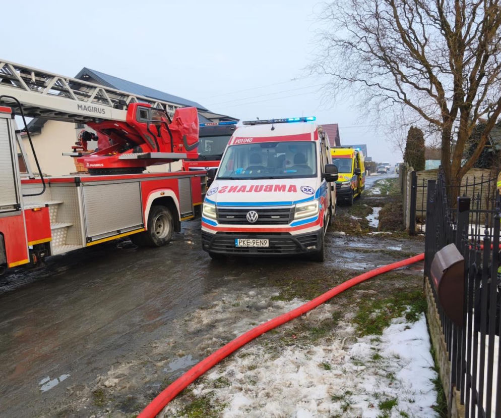 Kępno. Przegrzana bateria w zabawce przyczyną pożaru w domu jednorodzinnym w Myjomicach