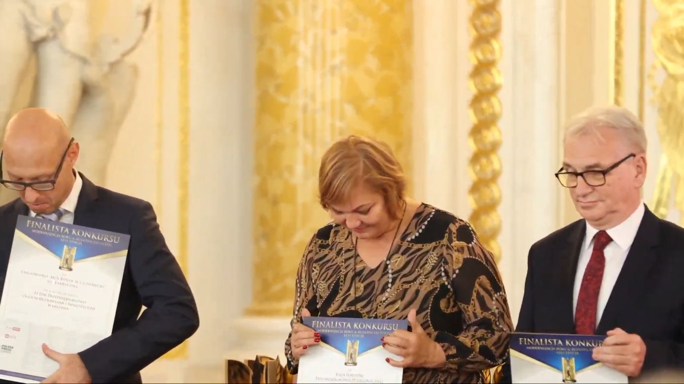 Gala na Zamku Królewskim w Warszawie. Starosta Toruński odebrał nagrodę dla budynku w Dobrzejewicach