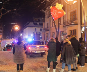 Noc w Zakopanem minęła spokojnie, ale o scenach na Krupówkach głośno już na całym świecie