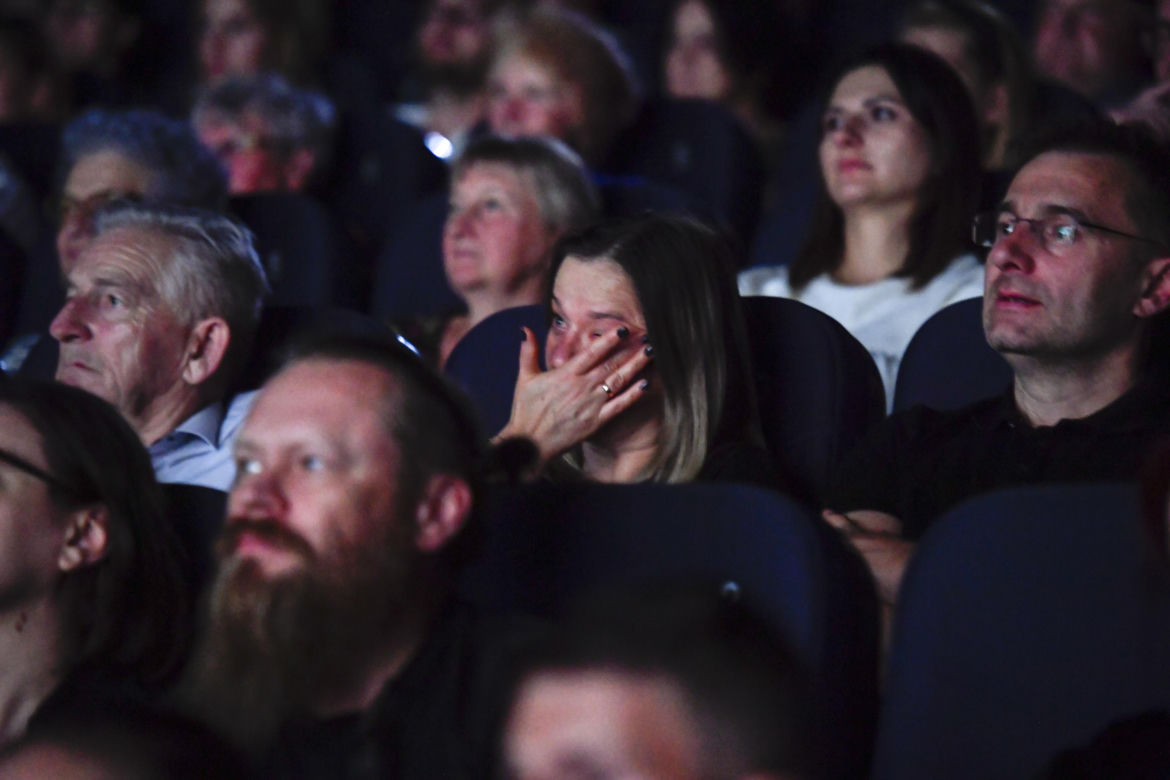 Łzy wzruszenia na pokazie nowej wersji filmu "Znachor"
