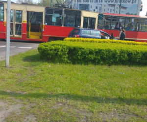 Tramwaj zderzył się z osobówką w Sosnowcu