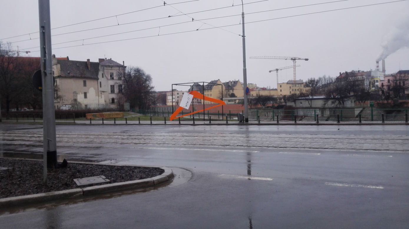Gigantyczny wieszak w centrum Wrocławia
