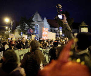 Ani jednej więcej. Kolejny dzień protestów. Ulicami Krakowa przeszedł tłum ludzi [ZDJĘCIA]