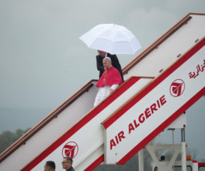 Konferencja papieska w samolocie w podróży do Algierii