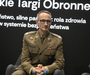 Warszawskie Targi Obronne. Scena Niebieska. Warszawskie Targi Obronne.. Scena Niebieska Jak w czasie kryzysu zapewnić łączność satelitarną instytucjom państwa i instytucjom rządowym? Budowa suwerennego systemu: potrzeby oraz krajowe zdolności przemysłowe
