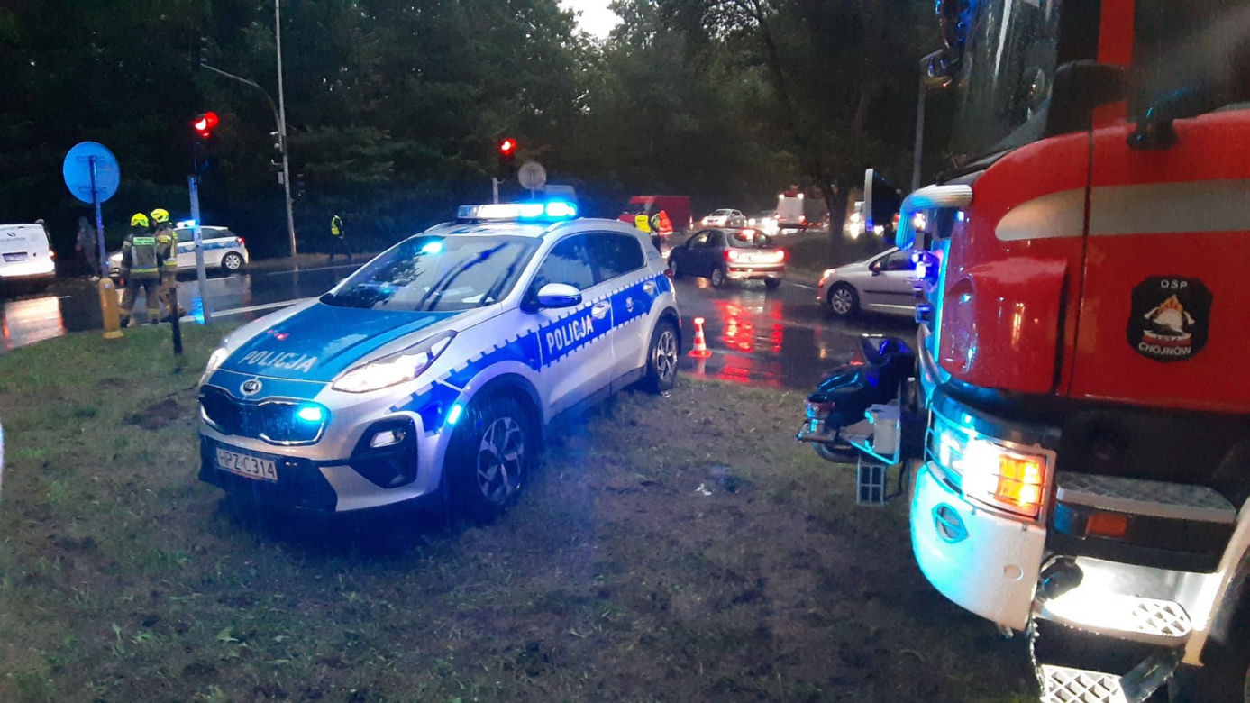 Potworny wypadek w Pilawie  pod Piasecznem. Jedna osoba nie żyje