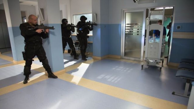 Na dobre i na złe odcinek 642, Dowódca antyterrorystów (Tomasz Oświeciński)