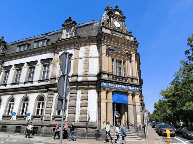 Budynek starej poczty przy deptaku