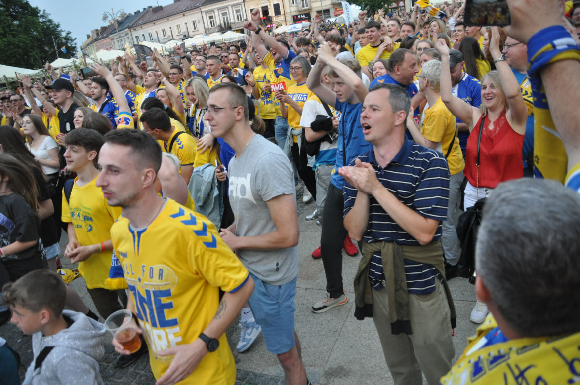 Barlinek Industria Kielce w finale Ligi Mistrzów! Feta w strefie kibiców po zwycięstwie nad Paris Saint-Germain