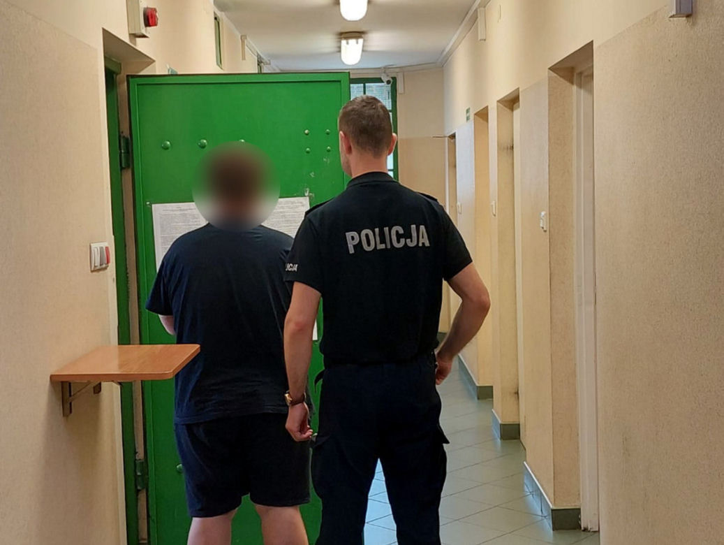 Trzech zbirów rzuciło się na ofiarę. Dwóch było ściganych, czeka ich więzienie