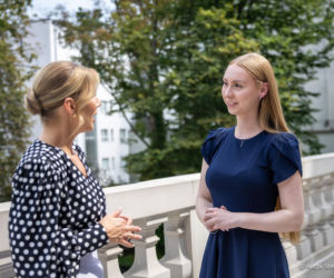 Marta Nawrocka w modnych groszkach powitała bizneswoman z USA. Wśród nich Alicja Bachleda-Curuś