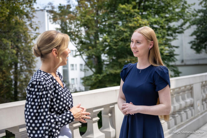 Marta Nawrocka w modnych groszkach powitała bizneswoman z USA. Wśród nich Alicja Bachleda-Curuś