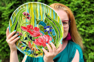 Wróciła do ceramiki w momencie zawodowego przesilenia. Dziś prace Anny nawiązują do kolorowej tradycji Ameryki Południowej