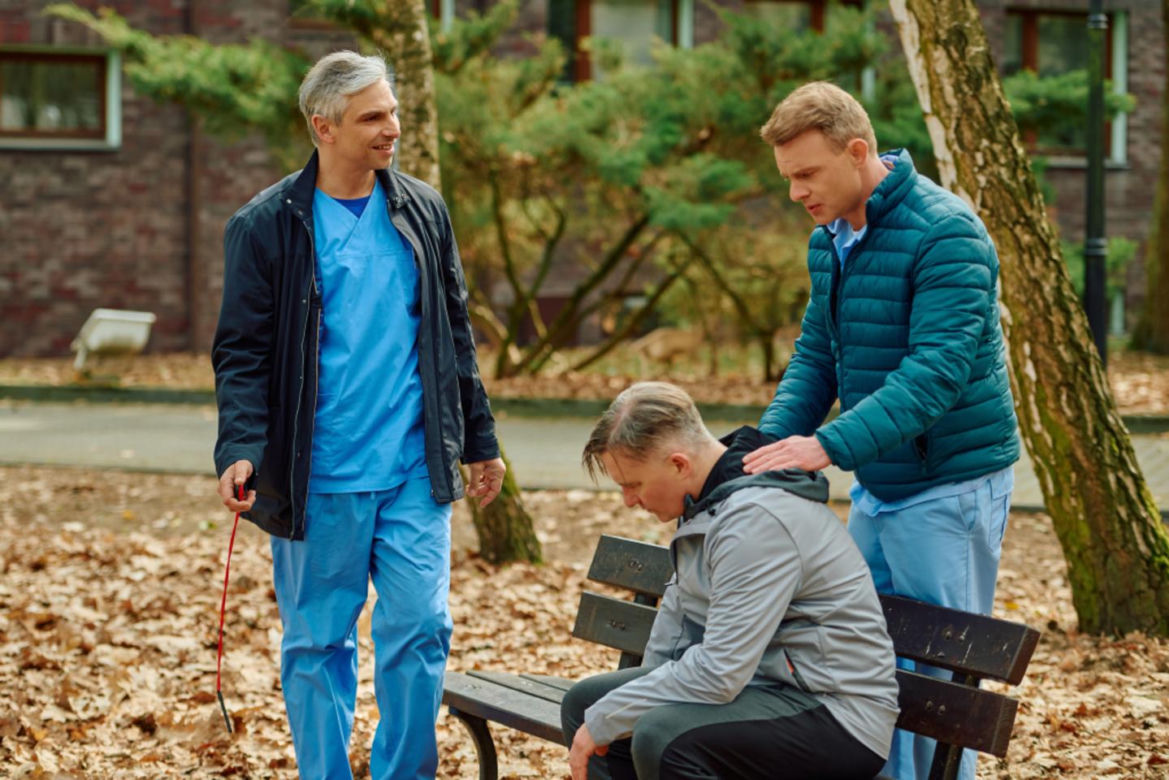 Na Wspólnej odc. 4241. Greg Kalski (Michał Sitarski), Kamil (Kazimierz Mazur), Tomasz Adamski (Tomasz Piątkowski)