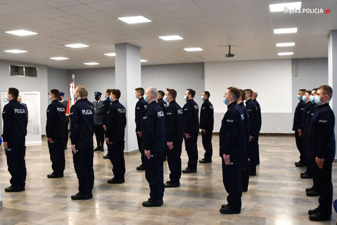 Prawie 150 nowych policjantów w Śląskiem. "Będą strzec bezpieczeństwa"