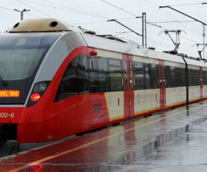 Awaria na linii kolejowej w Warszawie. Duże opóźnienia pociągów