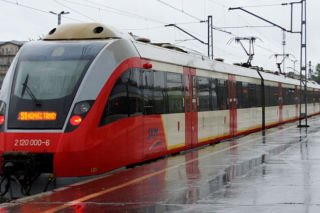 Awaria na linii kolejowej w Warszawie. Duże opóźnienia pociągów