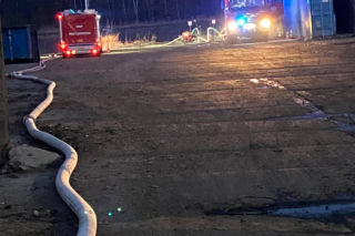 Kolejny pożar na terenie zakładu recyklingu w Przysiece Polskiej niedaleko Kościana