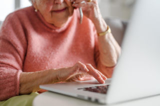 Rzekomy lekarz, złoto i próba oszustwa! Seniorka uratowana