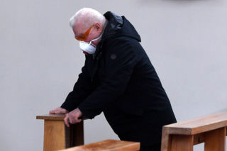 Wałęsa w końcu zdradził, ile dał na Kościół. To kilogramy złota i dziesiątki milionów złotych! Teraz ledwo mu starcza do pierwszego
