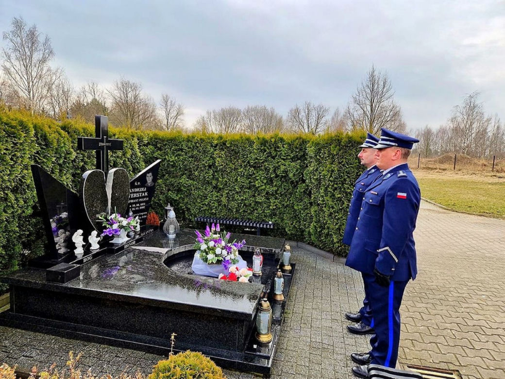 Rocznica śmierci policjantów w zakładzie karnym w Sieradzu. Zabił ich strażnik więzienny [ZDJĘCIA].